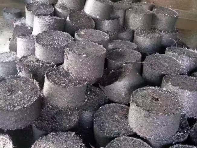 Машина для брикетирования порошка железной стружки